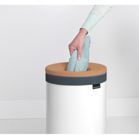 Καλάθι πλυντηρίου της Brabantia 90300239, 35 l, Καπάκι από φελλό, Πλήρωση χωρίς άνοιγμα, οπές εξαερισμού, Λευκό