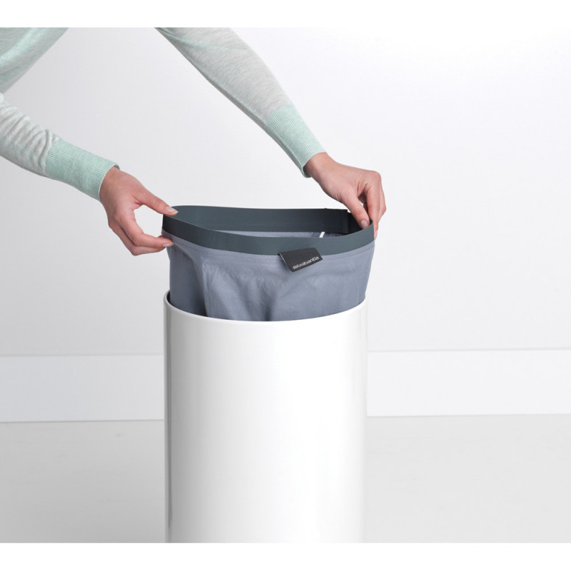 Καλάθι πλυντηρίου της Brabantia 90300239, 35 l, Καπάκι από φελλό, Πλήρωση χωρίς άνοιγμα, οπές εξαερισμού, Λευκό