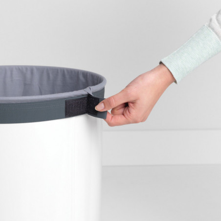 Καλάθι πλυντηρίου της Brabantia 90300241, 60 l, Καπάκι από φελλό, Πλήρωση χωρίς άνοιγμα, οπές εξαερισμού, Λευκό