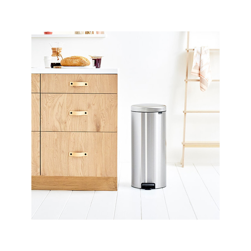 Κάδος με πεντάλ Brabantia NewIcon 649061, 30 l, Εύκολο κλείσιμο, Αντιολισθητική βάση, Ανθεκτικό στα δακτυλικά αποτυπώματα, Inox/Matte