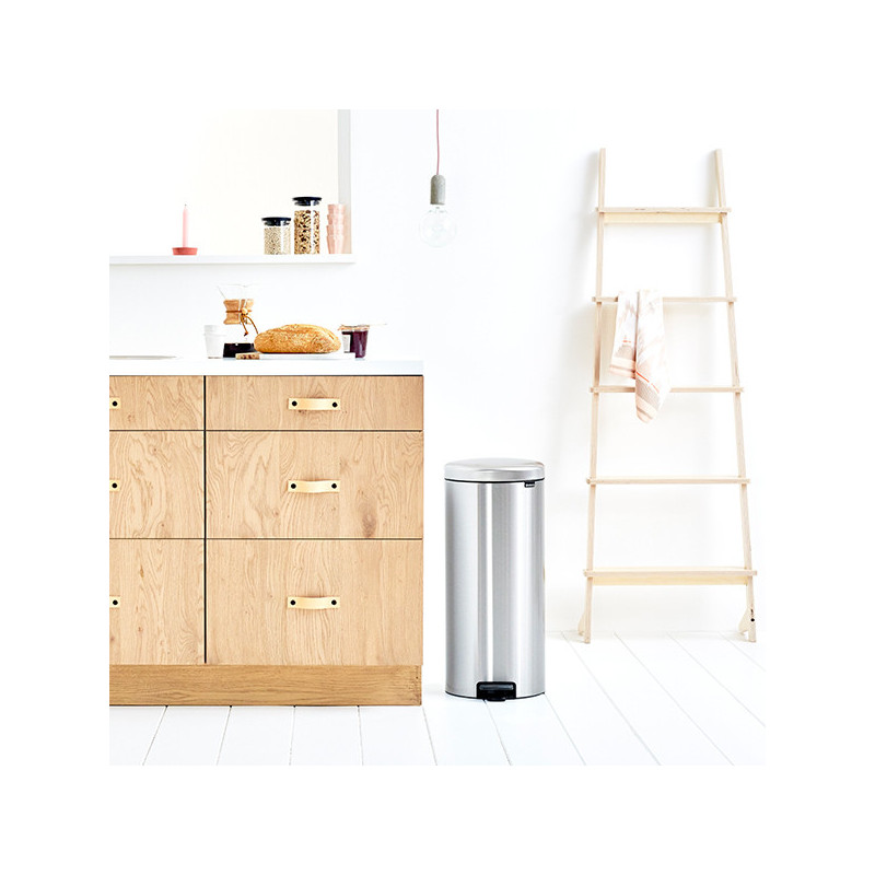 Κάδος με πεντάλ Brabantia NewIcon 649061, 30 l, Εύκολο κλείσιμο, Αντιολισθητική βάση, Ανθεκτικό στα δακτυλικά αποτυπώματα, Inox/Matte