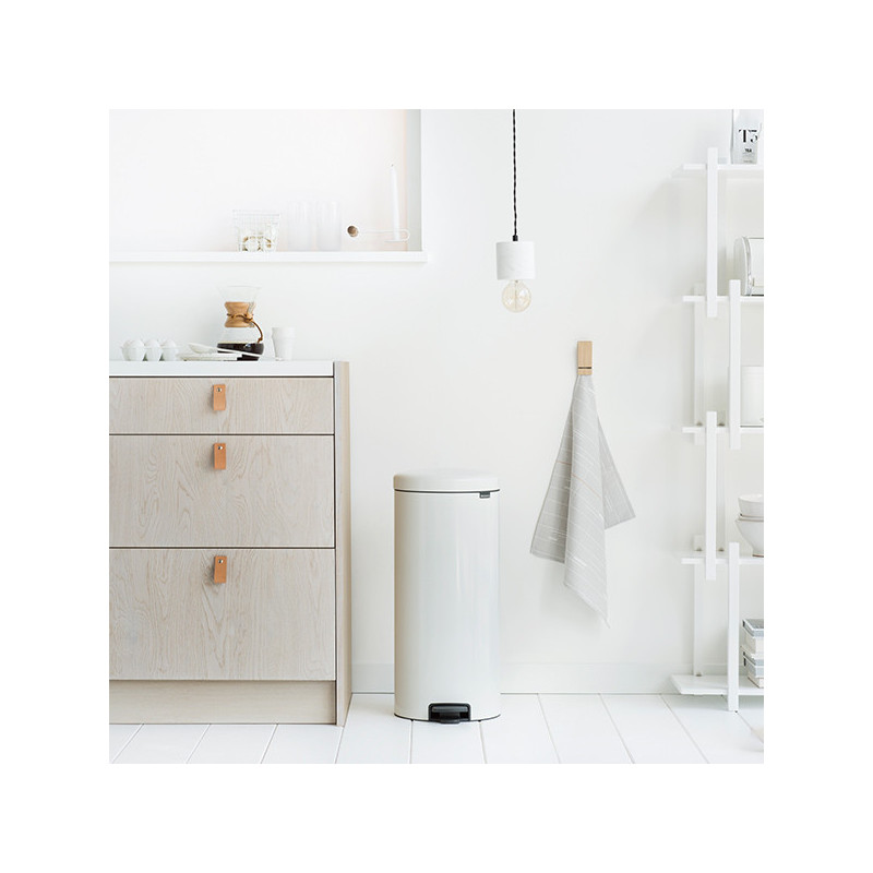 Κάδος με πεντάλ Brabantia NewIcon 649063, 30 l, Εύκολο κλείσιμο, Αντιολισθητική βάση, Μεταλλικός εσωτερικός κάδος, Λευκό