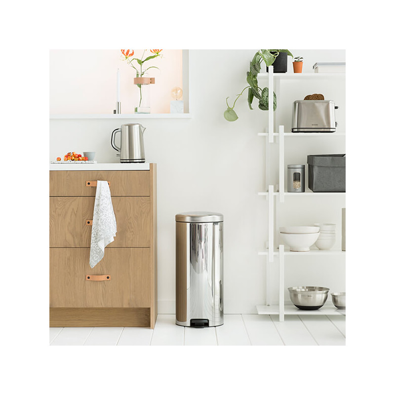 Κάδος με πεντάλ Brabantia NewIcon 649064, 30 l, Εύκολο κλείσιμο, Αντιολισθητική βάση, Μεταλλικός εσωτερικός κάδος, Inox