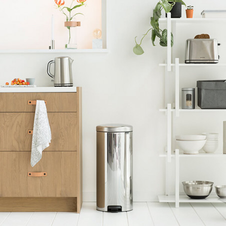Κάδος με πεντάλ Brabantia NewIcon 649064, 30 l, Εύκολο κλείσιμο, Αντιολισθητική βάση, Μεταλλικός εσωτερικός κάδος, Inox