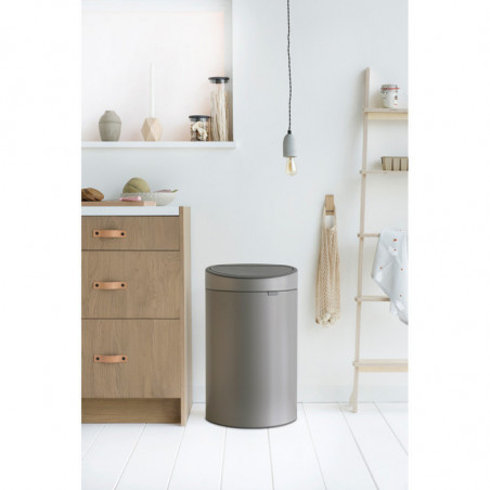 Κάδος Brabantia Touch Bin New 649732, 40 l, αθόρυβο και ομαλό κλείσιμο, επίπεδη πλάτη, γκρι
