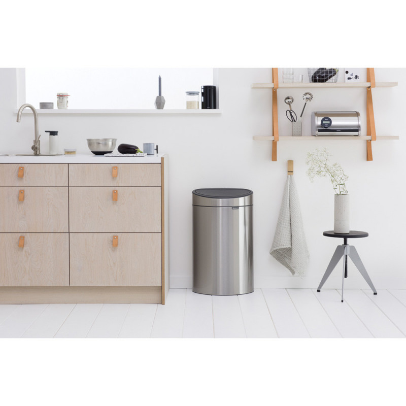 Κάδος απορριμμάτων Brabantia Touch Bin New 649734, 40 λίτρα, Αθόρυβο και ομαλό κλείσιμο, Επίπεδη πλάτη, Ανθεκτικό στα δακτυλικά αποτυπώματα, Ανοξείδωτο/ματ