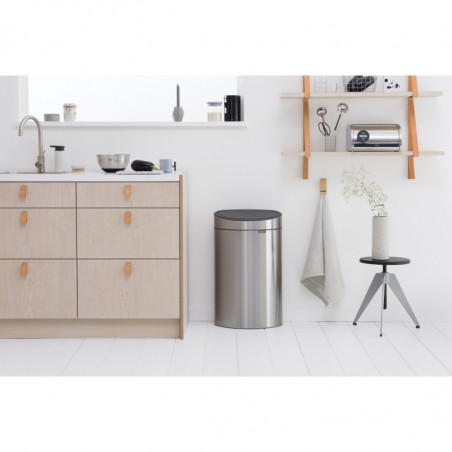 Κάδος απορριμμάτων Brabantia Touch Bin New 649734, 40 λίτρα, Αθόρυβο και ομαλό κλείσιμο, Επίπεδη πλάτη, Ανθεκτικό στα δακτυλικά αποτυπώματα, Ανοξείδωτο/ματ