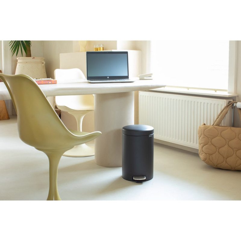 Κάδος με πεντάλ Brabantia NewIcon 649741, 12 l, Ομαλό κλείσιμο, Αντιολισθητική βάση, Ορυκτή επίστρωση, Σκούρο γκρι