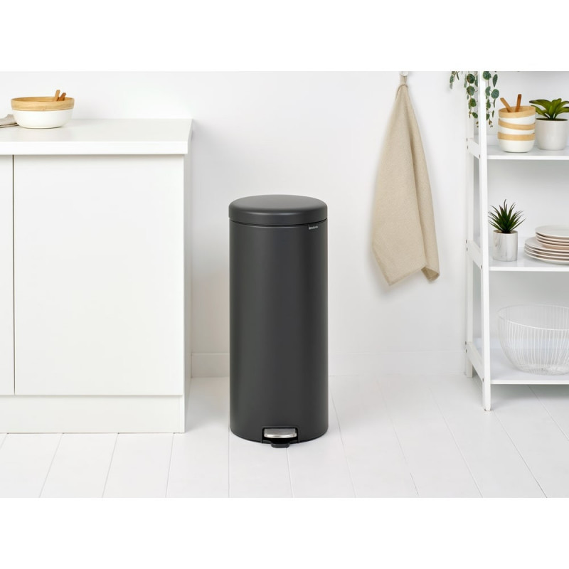 Κάδος με πεντάλ Brabantia NewIcon 649753, 30 l, Ομαλό κλείσιμο, Αντιολισθητική βάση, Σατινέ φινίρισμα, Σκούρο γκρι
