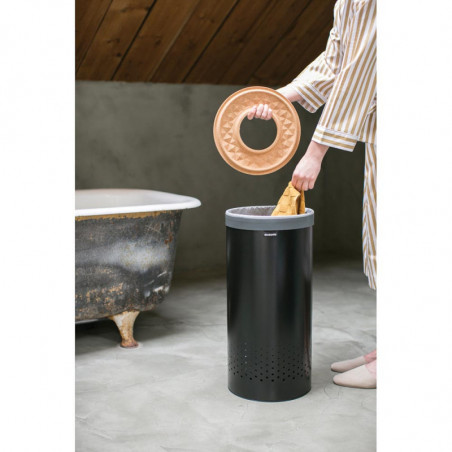 Καλάθι πλυντηρίου Brabantia 1000825, 35 L, Καπάκι από φελλό, Πλήρωση χωρίς άνοιγμα, οπές εξαερισμού, Μαύρο