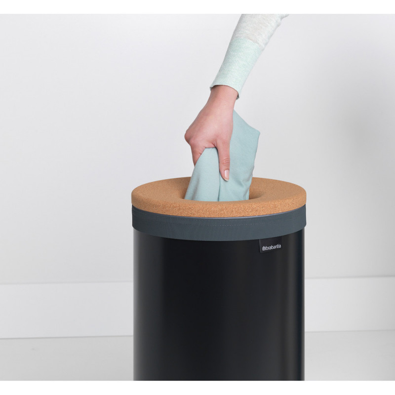 Καλάθι πλυντηρίου Brabantia 1000825, 35 L, Καπάκι από φελλό, Πλήρωση χωρίς άνοιγμα, οπές εξαερισμού, Μαύρο