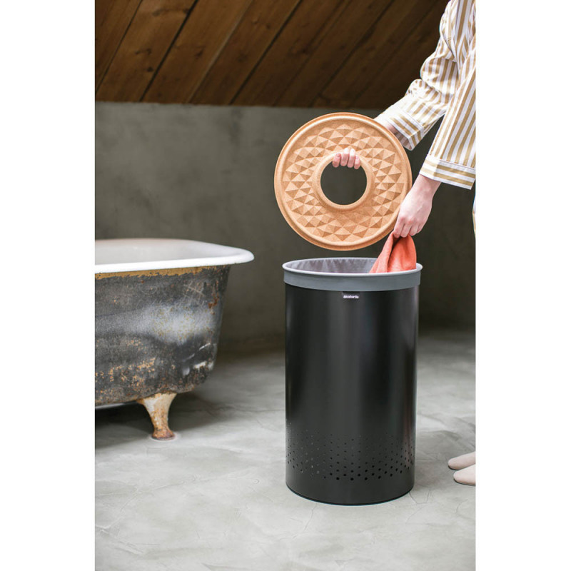 Καλάθι πλυντηρίου Brabantia 1000826, 60 l, Καπάκι από φελλό, Πλήρωση χωρίς άνοιγμα, οπές εξαερισμού, Μαύρο