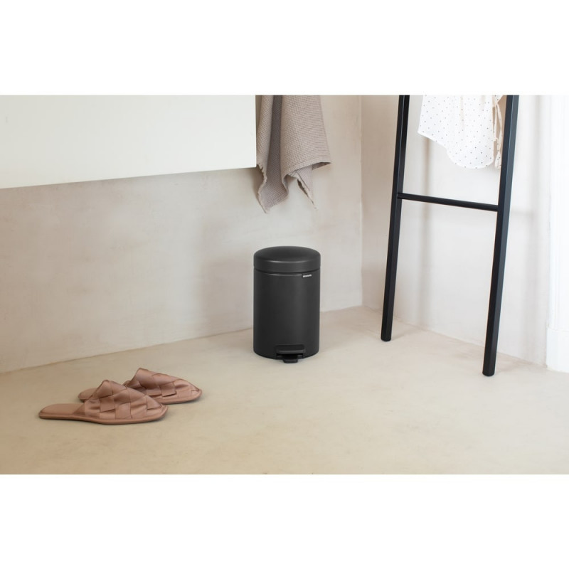 Κάδος απορριμμάτων με πεντάλ Brabantia NewIcon 1001102, 3 L, Ομαλό κλείσιμο, Αντιολισθητική βάση, Ορυκτή επίστρωση, Σκούρο γκρι