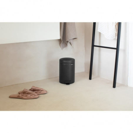 Κάδος απορριμμάτων με πεντάλ Brabantia NewIcon 1001102, 3 L, Ομαλό κλείσιμο, Αντιολισθητική βάση, Ορυκτή επίστρωση, Σκούρο γκρι