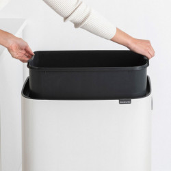 Κάδος Brabantia Bo Touch Hi 1001259, 60 L, Πλευρικά ανοίγματα για μεταφορά, Ρυθμιζόμενα πόδια, Λευκό