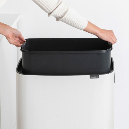 Κάδος Brabantia Bo Touch Hi 1001259, 60 L, Πλευρικά ανοίγματα για μεταφορά, Ρυθμιζόμενα πόδια, Λευκό