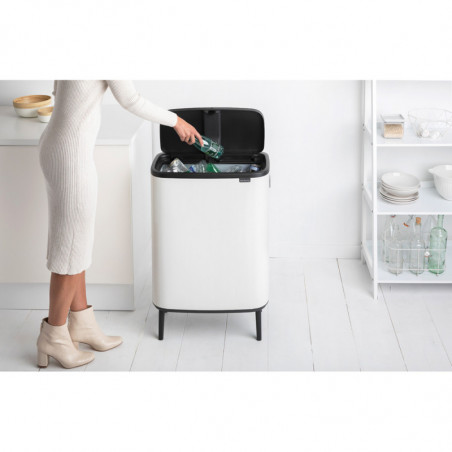 Κάδος Brabantia Bo Touch Hi 1001259, 60 L, Πλευρικά ανοίγματα για μεταφορά, Ρυθμιζόμενα πόδια, Λευκό