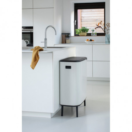 Κάδος Brabantia Bo Touch Hi 1001259, 60 L, Πλευρικά ανοίγματα για μεταφορά, Ρυθμιζόμενα πόδια, Λευκό