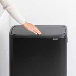 Κάδος Brabantia Bo Touch Hi 1001264, 2x30 l, Στεγανή εφαρμογή στον τοίχο, Ρύθμιση ποδιού, Μαύρο/ματ