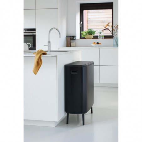 Κάδος Brabantia Bo Touch Hi 1001264, 2x30 l, Στεγανή εφαρμογή στον τοίχο, Ρύθμιση ποδιού, Μαύρο/ματ