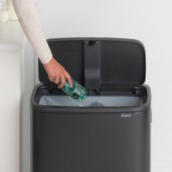 Κάδος απορριμμάτων Brabantia Bo Touch 1001274, 60 λίτρα, Ομαλό και αθόρυβο άνοιγμα, Μεγάλο άνοιγμα, Ανθεκτικό στα αποτυπώματα, Μαύρο/ματ