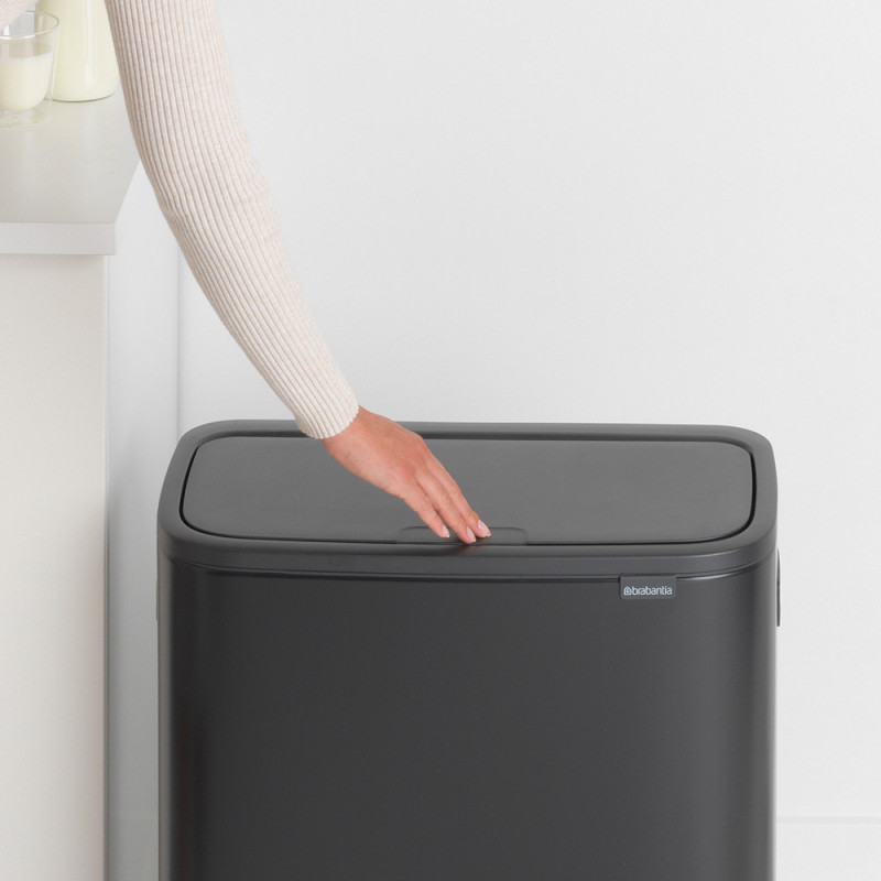 Κάδος απορριμμάτων Brabantia Bo Touch 1001274, 60 λίτρα, Ομαλό και αθόρυβο άνοιγμα, Μεγάλο άνοιγμα, Ανθεκτικό στα αποτυπώματα, Μαύρο/ματ