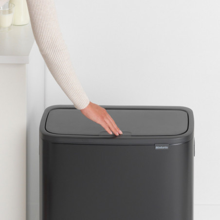 Κάδος απορριμμάτων Brabantia Bo Touch 1001274, 60 λίτρα, Ομαλό και αθόρυβο άνοιγμα, Μεγάλο άνοιγμα, Ανθεκτικό στα αποτυπώματα, Μαύρο/ματ