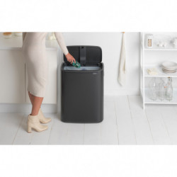 Κάδος απορριμμάτων Brabantia Bo Touch 1001274, 60 λίτρα, Ομαλό και αθόρυβο άνοιγμα, Μεγάλο άνοιγμα, Ανθεκτικό στα αποτυπώματα, Μαύρο/ματ