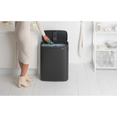Κάδος απορριμμάτων Brabantia Bo Touch 1001274, 60 λίτρα, Ομαλό και αθόρυβο άνοιγμα, Μεγάλο άνοιγμα, Ανθεκτικό στα αποτυπώματα, Μαύρο/ματ