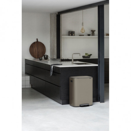 Κάδος Brabantia Bo Pedal 1003184, 60 L, Εύκολο κλείσιμο, Αντιολισθητική βάση, Γκρι