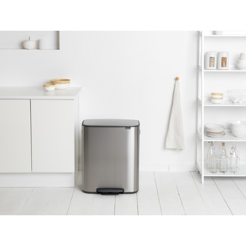 Κάδος Brabantia Bo Pedal 1003186, 60 l, Εύκολο κλείσιμο, Αντιολισθητική βάση, Ανθεκτικός στα δακτυλικά αποτυπώματα, Inox/Matte