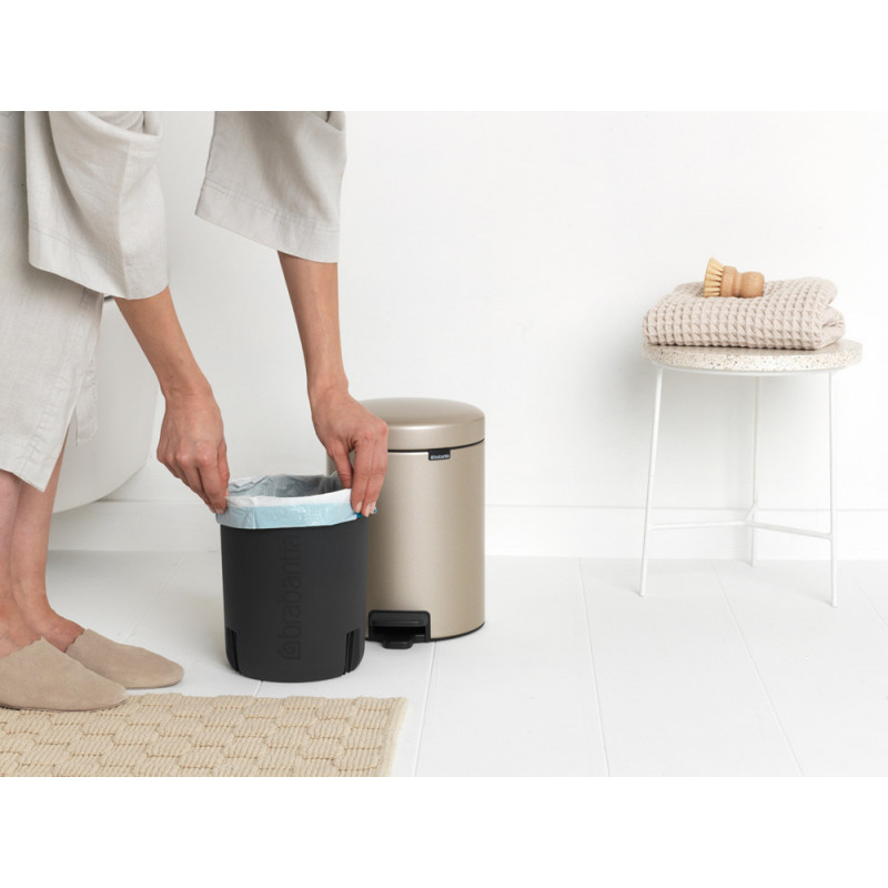 Κάδος με πεντάλ Brabantia NewIcon 1003198, 5 L, Ομαλό κλείσιμο, Αντιολισθητική βάση, Μεταλλικό χρυσό