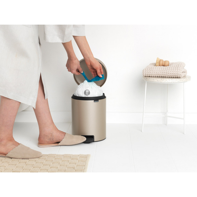 Κάδος με πεντάλ Brabantia NewIcon 1003198, 5 L, Ομαλό κλείσιμο, Αντιολισθητική βάση, Μεταλλικό χρυσό