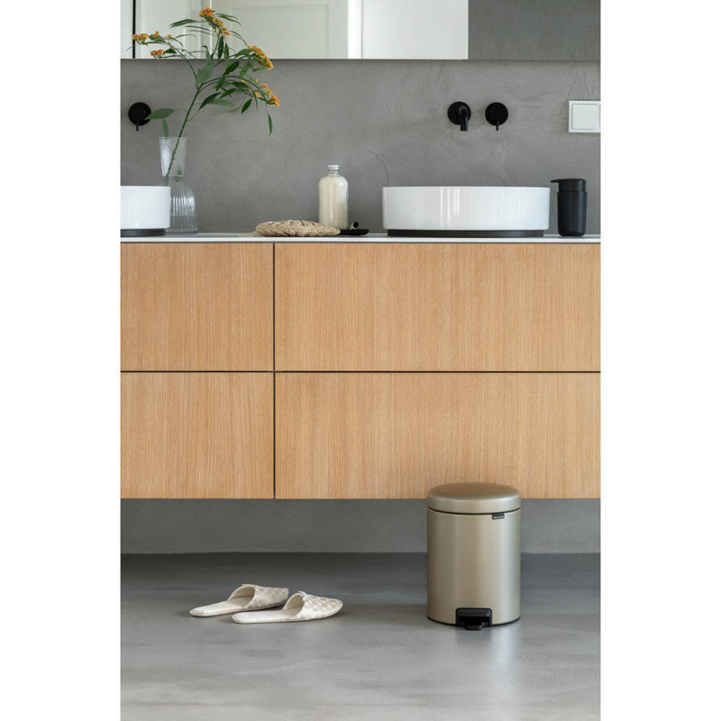 Κάδος με πεντάλ Brabantia NewIcon 1003198, 5 L, Ομαλό κλείσιμο, Αντιολισθητική βάση, Μεταλλικό χρυσό