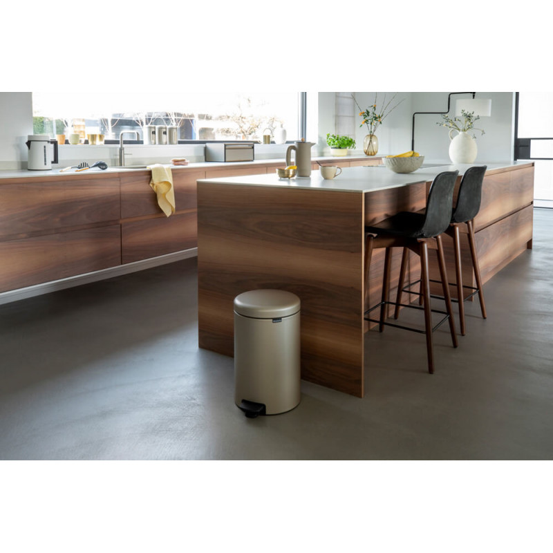 Κάδος με πεντάλ Brabantia NewIcon 1003205, 20 l, Ομαλό κλείσιμο, Αντιολισθητική βάση, Μεταλλικό χρυσό