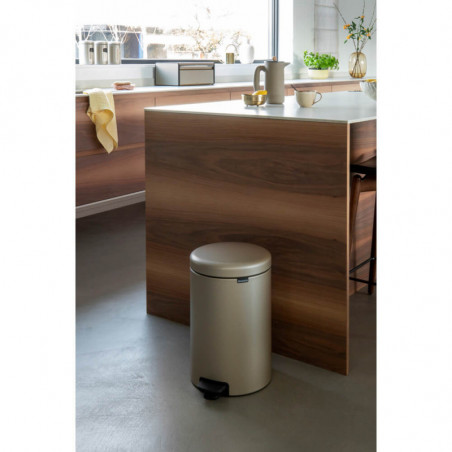 Κάδος με πεντάλ Brabantia NewIcon 1003205, 20 l, Ομαλό κλείσιμο, Αντιολισθητική βάση, Μεταλλικό χρυσό