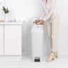 Κάδος απορριμμάτων με πεντάλ Brabantia StepUp 1005556, 40 L, Οικολογικά υλικά, Μεγάλο άνοιγμα, Ανοιχτό γκρι