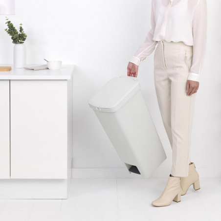 Κάδος απορριμμάτων με πεντάλ Brabantia StepUp 1005556, 40 L, Οικολογικά υλικά, Μεγάλο άνοιγμα, Ανοιχτό γκρι