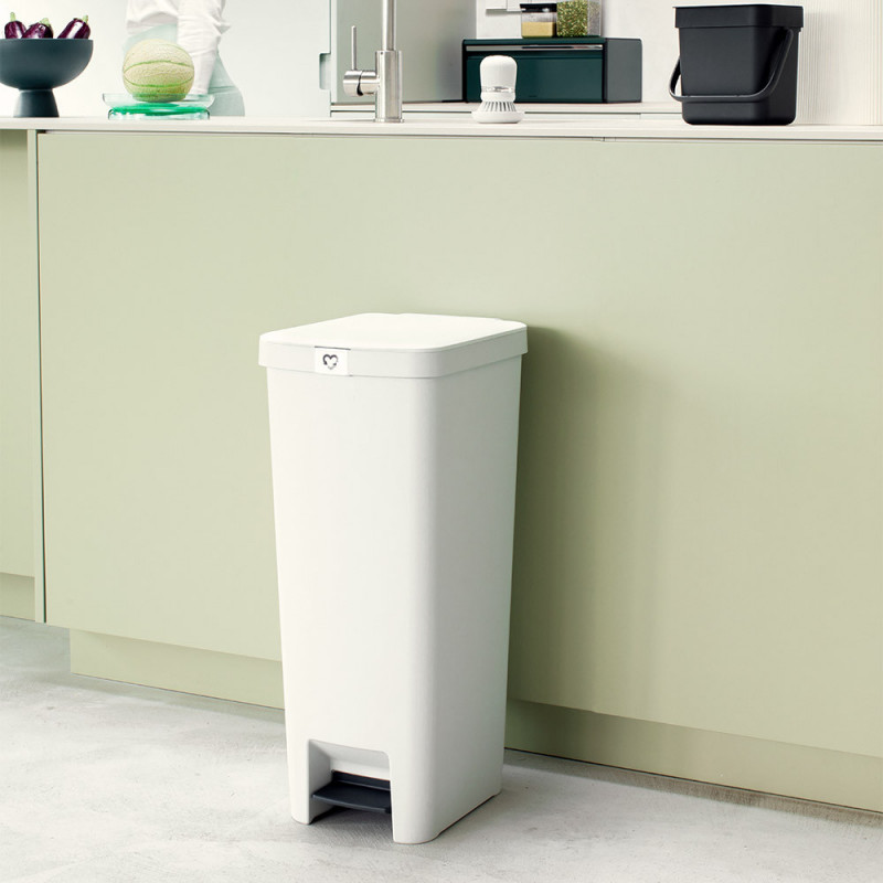 Κάδος απορριμμάτων με πεντάλ Brabantia StepUp 1005556, 40 L, Οικολογικά υλικά, Μεγάλο άνοιγμα, Ανοιχτό γκρι