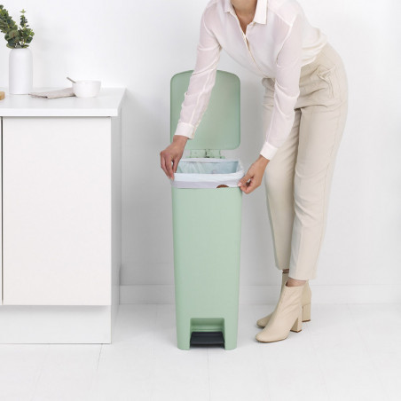 Κάδος απορριμμάτων με πεντάλ Brabantia StepUp 1005558, 40 L, Οικολογικά υλικά, Μεγάλο άνοιγμα, Ανοιχτό πράσινο