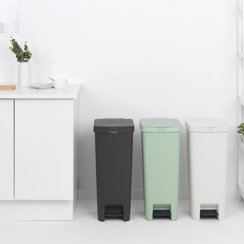 Κάδος απορριμμάτων με πεντάλ Brabantia StepUp 1005558, 40 L, Οικολογικά υλικά, Μεγάλο άνοιγμα, Ανοιχτό πράσινο