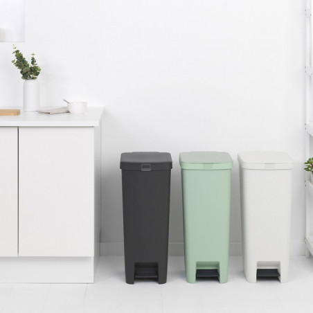 Κάδος απορριμμάτων με πεντάλ Brabantia StepUp 1005558, 40 L, Οικολογικά υλικά, Μεγάλο άνοιγμα, Ανοιχτό πράσινο