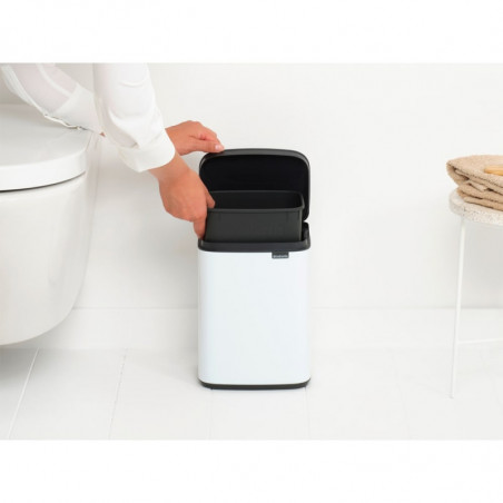 Κάδος Brabantia Bo Small 1006621, 4 L, Ομαλό και αθόρυβο άνοιγμα, Αντιολισθητική βάση, Λευκό