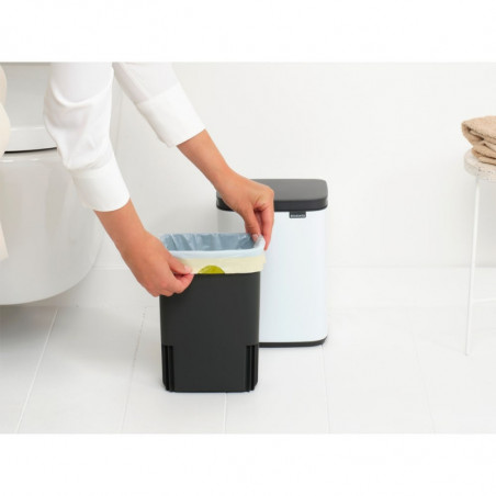 Κάδος Brabantia Bo Small 1006621, 4 L, Ομαλό και αθόρυβο άνοιγμα, Αντιολισθητική βάση, Λευκό