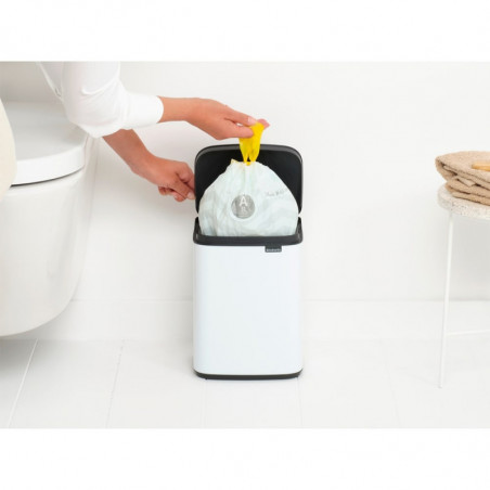 Κάδος Brabantia Bo Small 1006621, 4 L, Ομαλό και αθόρυβο άνοιγμα, Αντιολισθητική βάση, Λευκό