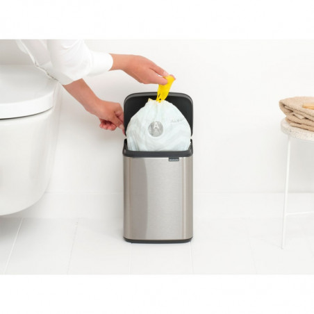Κάδος Brabantia Bo Small 1006625, 4 L, Ομαλό και αθόρυβο άνοιγμα, Αντιολισθητική βάση, Ανθεκτικό στα δακτυλικά αποτυπώματα, Inox/Matte
