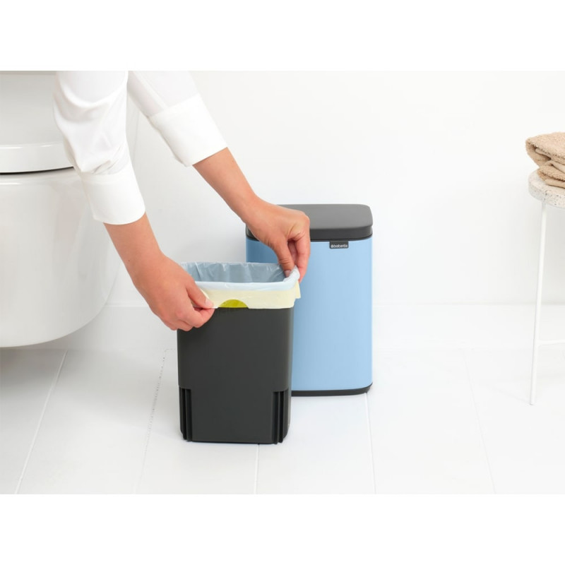 Κάδος Brabantia Bo Small 1006626, 4 L, Ομαλό και αθόρυβο άνοιγμα, Αντιολισθητική βάση, Μπλε ανοιχτόχρωμο