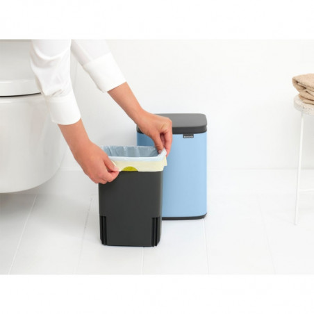 Κάδος Brabantia Bo Small 1006626, 4 L, Ομαλό και αθόρυβο άνοιγμα, Αντιολισθητική βάση, Μπλε ανοιχτόχρωμο