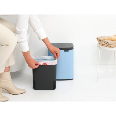Κάδος Brabantia Bo Small 1006631, 7 L, Ομαλό και αθόρυβο άνοιγμα, Αντιολισθητική βάση, Μπλε ανοιχτόχρωμο