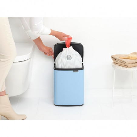 Κάδος Brabantia Bo Small 1006631, 7 L, Ομαλό και αθόρυβο άνοιγμα, Αντιολισθητική βάση, Μπλε ανοιχτόχρωμο